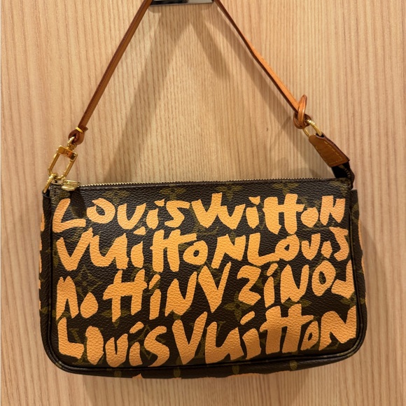 Authentic Louis Vuitton Pochette accessories bag limited edition graffiti - Picture 15 of 16